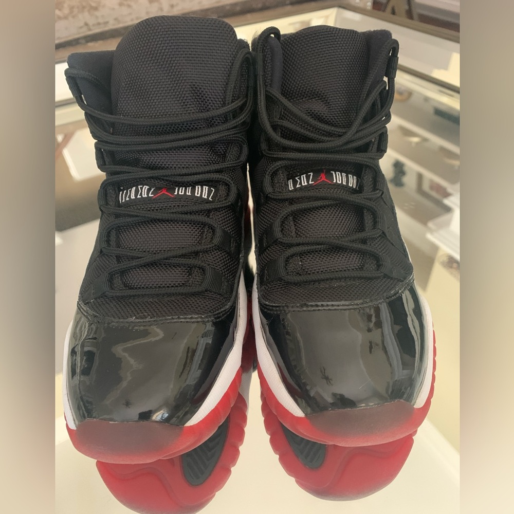 Air Jordan 11 Retro Bred Size 6 (Big Boys)